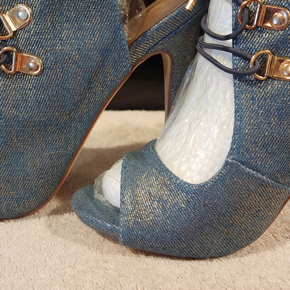 Heels - Picture 3 of 5